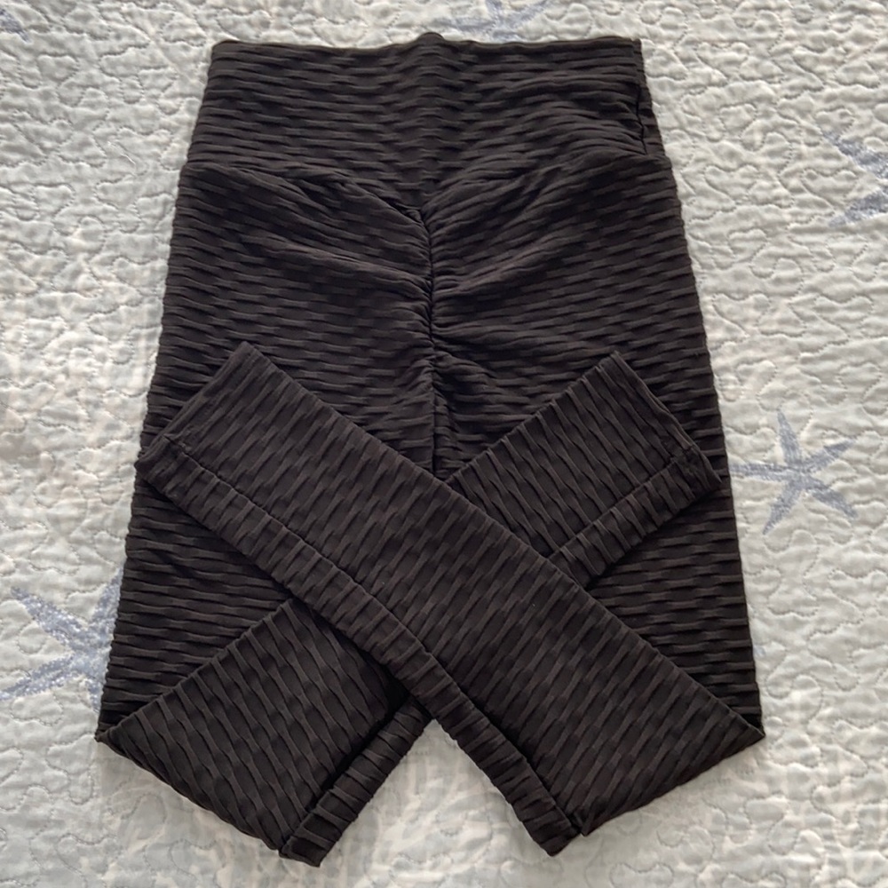 Black Scrunch Butt Leggings as seen on TikTok